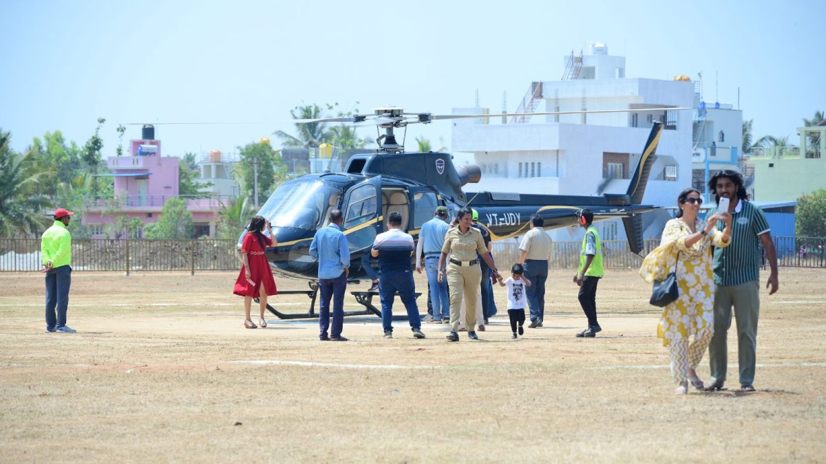 Rs 4,000 For 7-Minutes: Helicopter Joyrides Sweep Karnataka’s Village Fairs | Buzz News