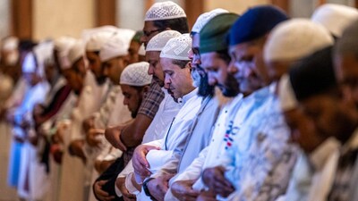 Muslim devotees attend the morning prayers celebrating the holiday of Eid al-Fitr at the Mary Mother of Jesus Mosque in Abu Dhabi early on March 20. (AFP photo)