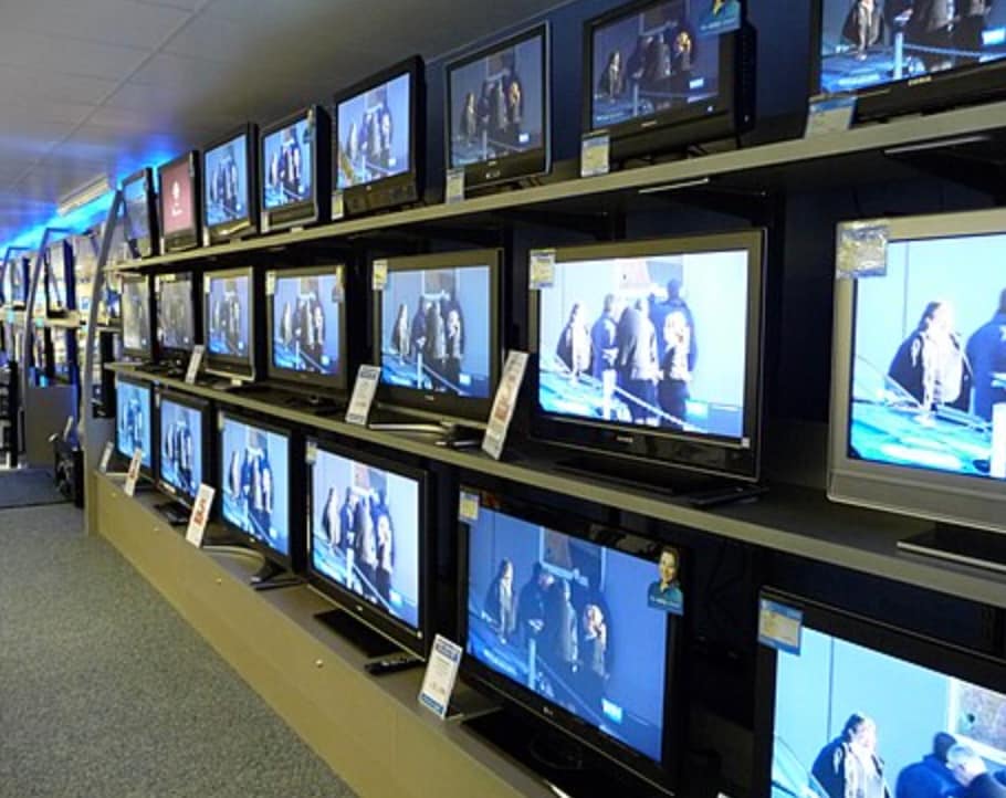  Many televisions and set-top boxes follow standards used in digital broadcasting systems like Digital Video Broadcasting (DVB), which introduced color-coded buttons to control on-screen menus and special functions. Today, these buttons can perform different tasks depending on the TV brand, cable provider, or app you are using.