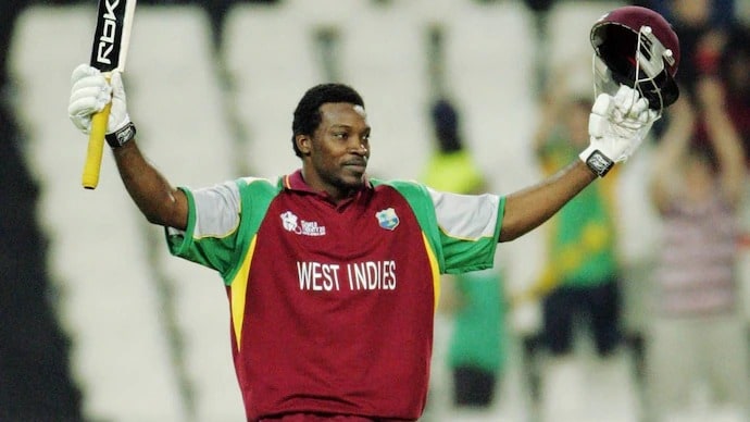 Ao atingir o marco, Allen superou o recorde anterior do século mais rápido da Copa do Mundo T20, detido por Chris Gayle, que acertou 47 bolas para chegar aos três dígitos. Ao atingir o marco, Allen superou o recorde anterior do século mais rápido da Copa do Mundo T20, detido por Chris Gayle, que acertou 47 bolas para chegar aos três dígitos.