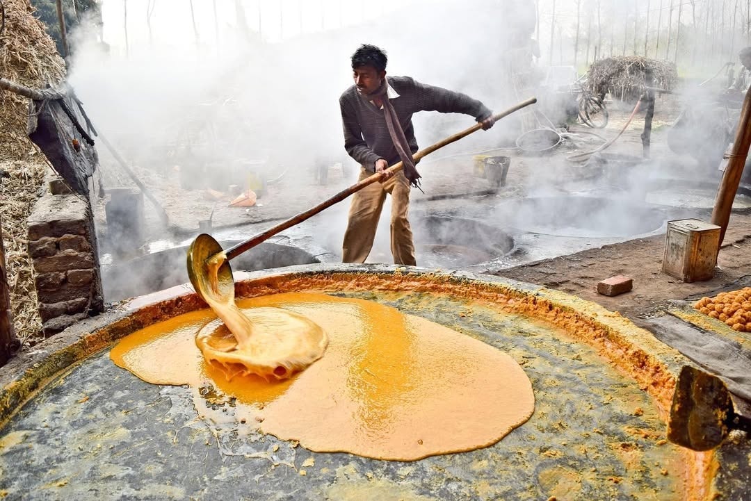 To avoid buying fake jaggery, it is important to take a few precautions. Always check that the packaged jaggery has a valid FSSAI licence number and avoid that looks too bright or shiny, as this may mean it has added colours or chemicals. It is better to buy from trusted brands or sellers who are known for good quality. Choosing darker jaggery is also safer, as it is less processed. 
