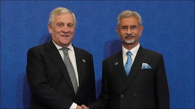 EAM S Jaishankar (R) with his Italian counterpart Antonio Tajani (L). (Reuters/File)