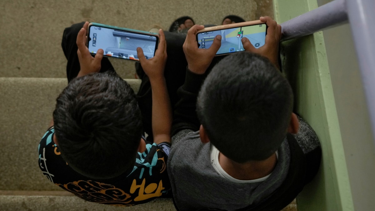 1-Hour Screen Time, No Internet After 7pm: Karnataka Govt Drafts Digital Detox Policy For Students