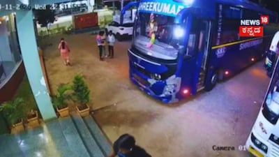 Once the bus stopped for the meal break, the accomplices boarded the bus, took the bag containing the jewellery and immediately fled from the scene. (News18 Kannada)