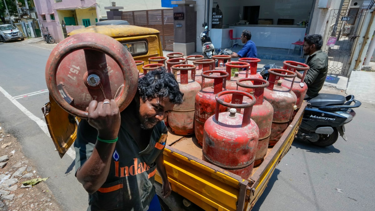 LPG Shortage Forces 20% Of Mumbai Hotels, Restaurants To Close, 50% May Shut Soon: Association