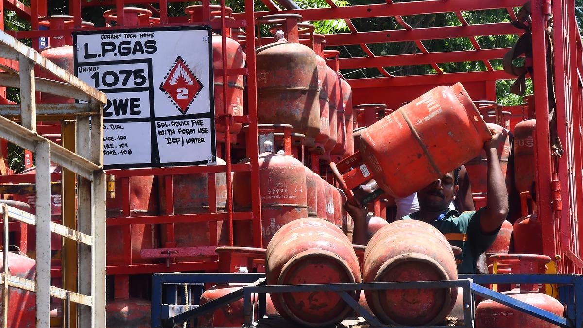  Shortage Hits Mumbai And Bengaluru Eateries, Supply Restricted, Rules Changed