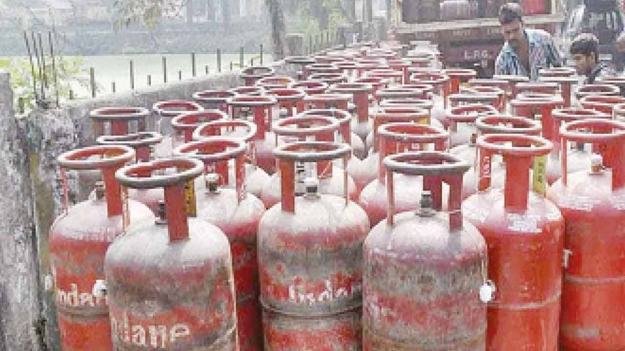  Shortage Hits Mumbai And Bengaluru Eateries, Supply Restricted, Rules Changed