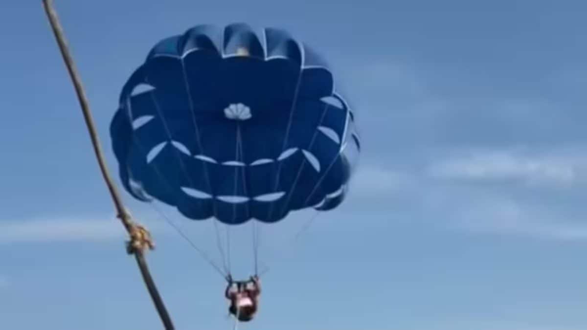 Parasailing Cable Snaps Mid-Air At Baga Beach In Goa, Tourist Rescued Safely | Video