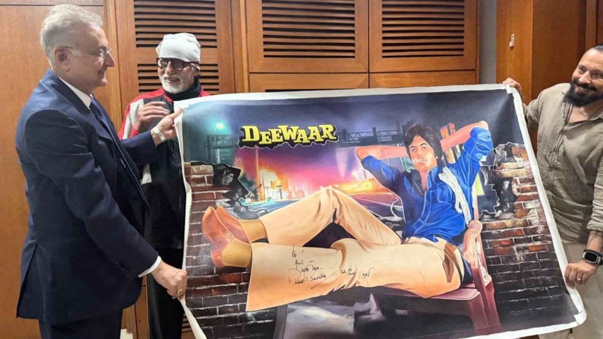 Moment Of Gold With The Star: Dubai Jeweller Meets Amitabh Bachchan On Deewaar’s 51st Anniversary