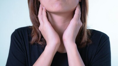 People who should be alert and seek medical evaluation include those with a palpable neck lump, persistent hoarseness, difficulty swallowing, a rapidly growing neck mass, a history of head/neck radiation, and individuals with a family history of thyroid cancer.