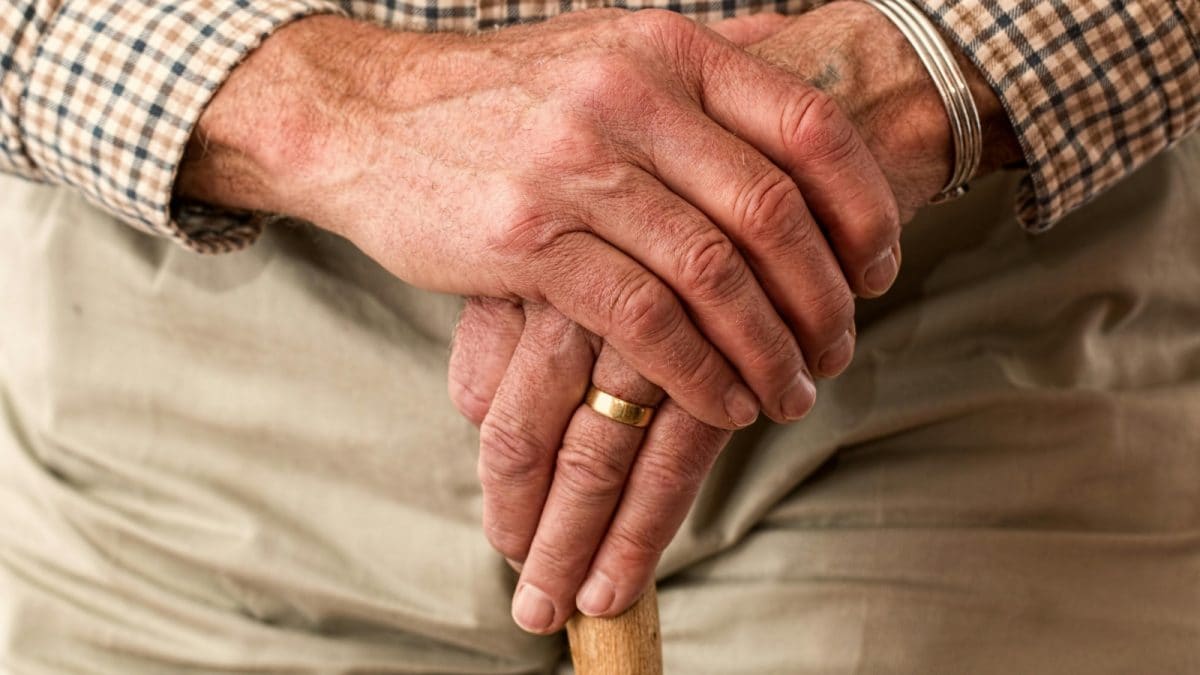 Parkinson’s Doesn’t Always Start With Tremors: Expert Reveals The Early Changes People Often Miss