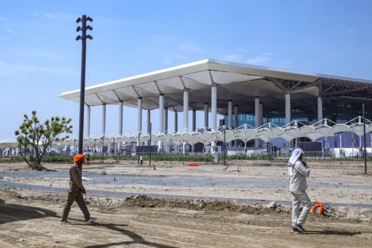 Noida Airport Land Compensation: Jewar Farmers To Get Faster Payouts Via Village Camps – Here's How It Works Noida Airport Land Compensation: Jewar Farmers To Get Faster Payouts Via Village Camps – Here's How It Works
