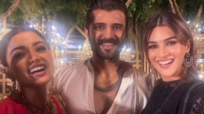 Kriti posed with Rashmika and Vijay at their reception.