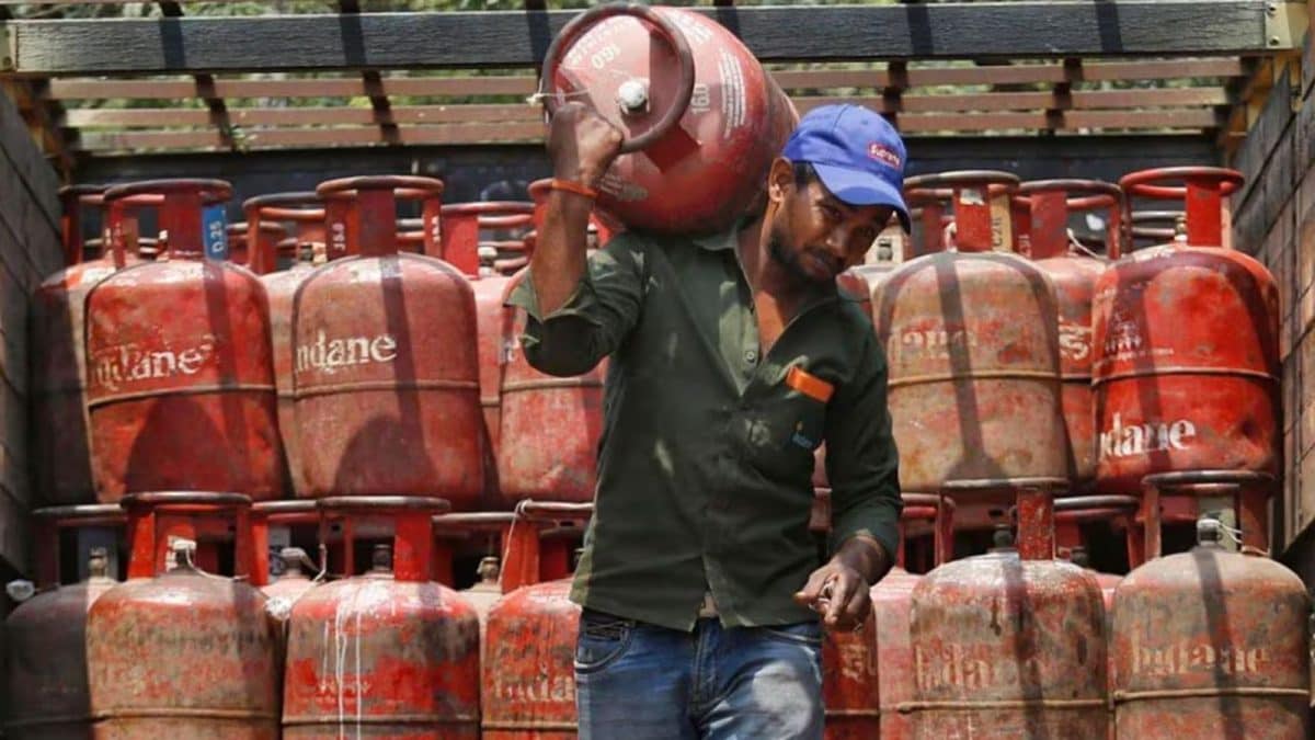 LPG Cylinder Crisis: Shortage Hits Mumbai And Bengaluru Eateries, Supply Restricted, Rules Changed