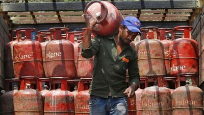 LPG Cylinder Crisis: Shortage Hits Mumbai And Bengaluru Eateries, Supply Restricted, Rules Changed
