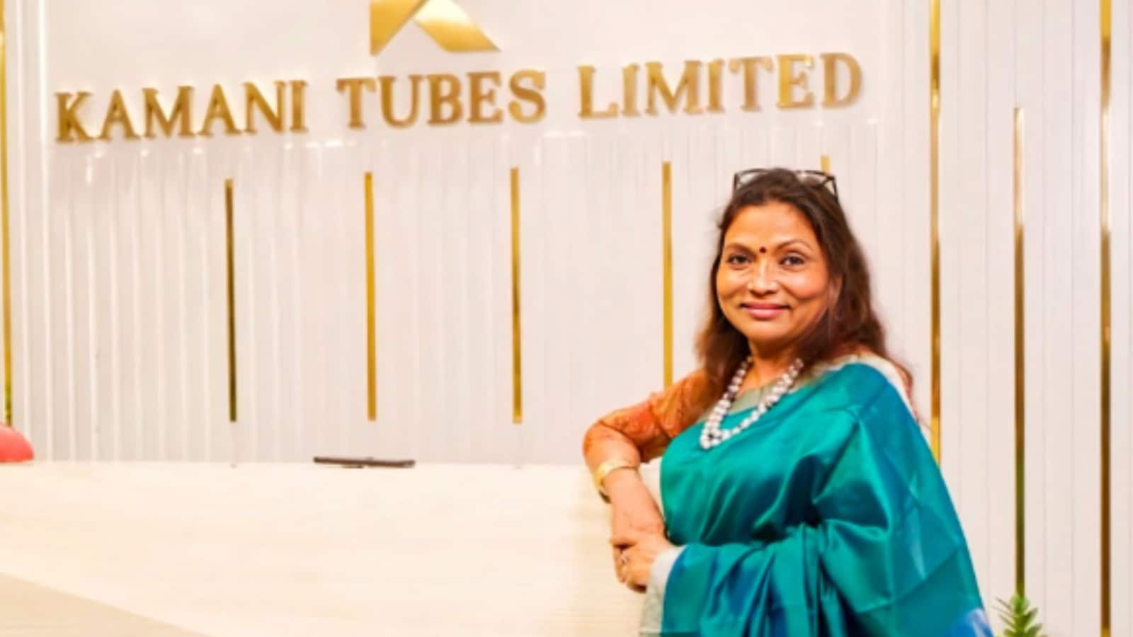 At just twelve years old, Kalpana’s life took a dramatic turn. Following societal customs of the time, her family arranged her marriage. She was sent away from her village to live with her husband’s family in Mumbai. Instead of a new beginning, however, she entered a difficult and painful environment. What awaited her there was far from the dream of married life many young girls are promised. Her childhood abruptly ended in a household filled with hardship. 