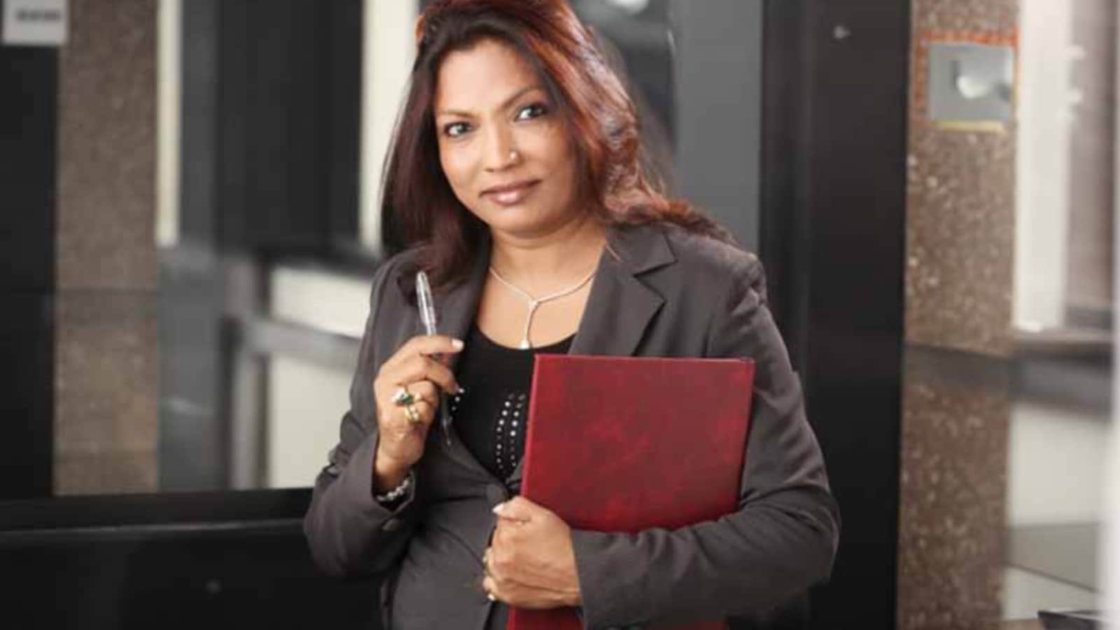 After working for some time, Kalpana realised that a regular job would never dramatically change her circumstances. She decided to explore entrepreneurship despite having limited resources. Through a government scheme meant to support people from disadvantaged backgrounds, she secured a small loan. With that money, she started a modest furniture business. The early days were full of challenges and uncertainty. But her determination kept her moving forward. 