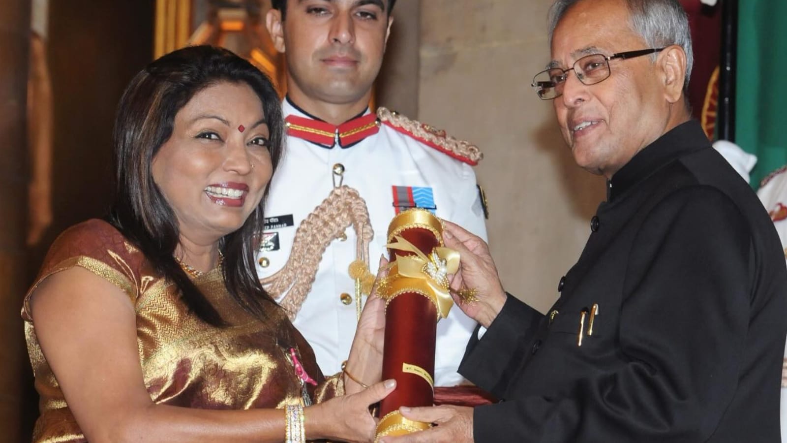 Over the years, Kalpana Saroj expanded her ventures into sectors like manufacturing, real estate and steel. Her business group gradually grew into an enterprise valued at more than Rs 100 crore. In recognition of her achievements and social contributions, she received the Padma Shri in 2013. Today she is widely regarded as one of India’s most inspiring self-made entrepreneurs. Her story proves that resilience can overcome even the harshest circumstances. From a child bride facing despair to a successful business leader, Kalpana Saroj rewrote her destiny. 