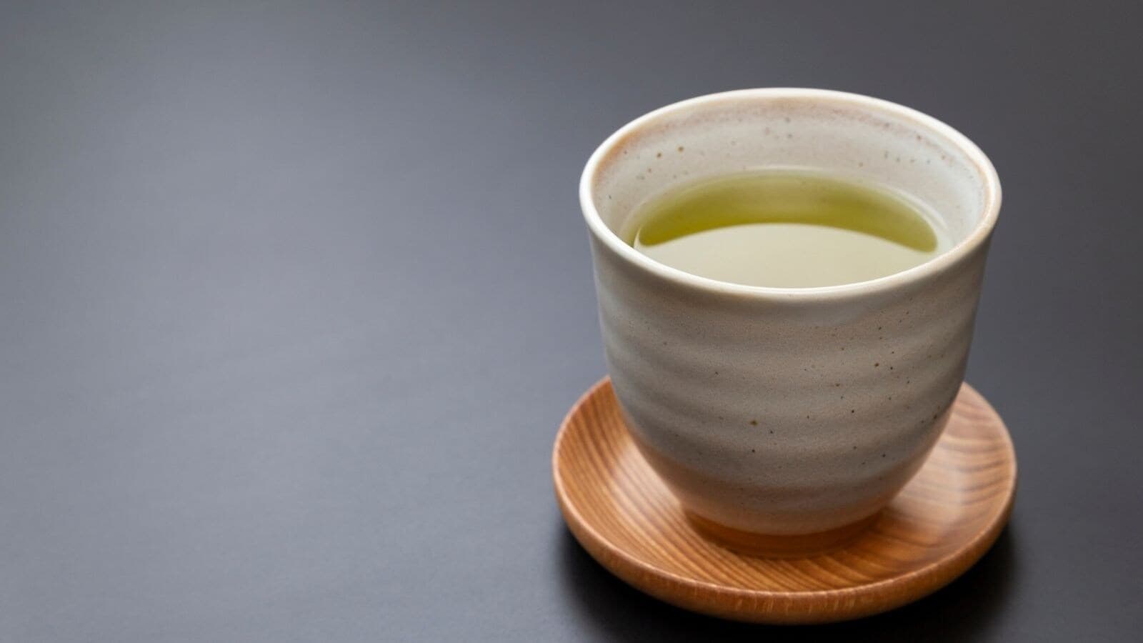 Both drinks are low in calories and can support digestion to some extent. But which one actually helps burn body fat more effectively? Here’s a closer look at how they differ. Both drinks are low in calories and can support digestion to some extent. But which one actually helps burn body fat more effectively? Here’s a closer look at how they differ.