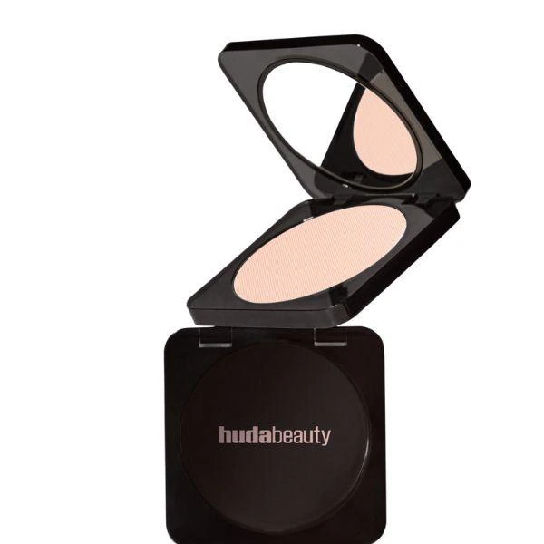 Huda Beauty Easy Bake Pressed Powder