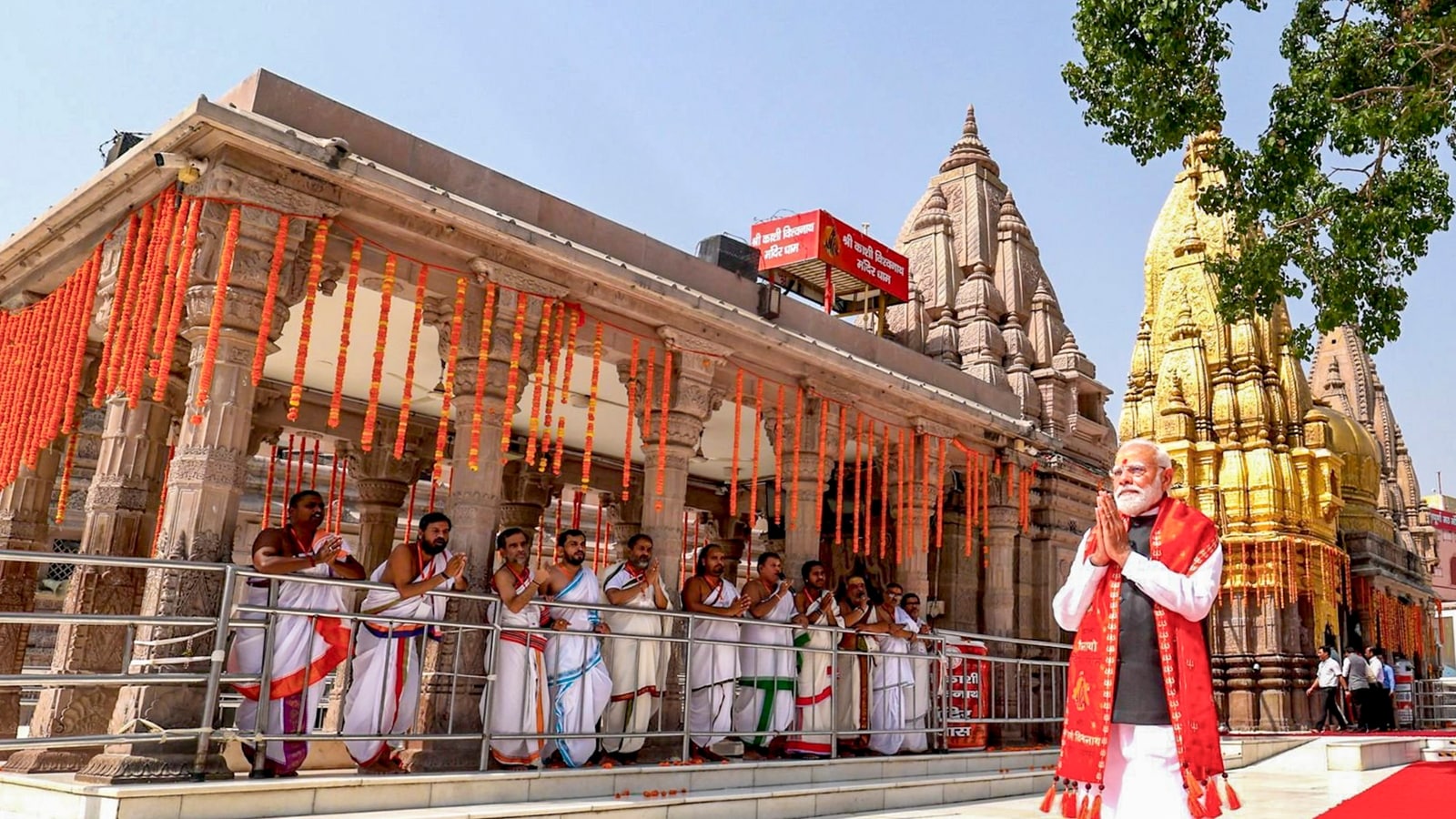 वाराणसी में पीएम मोदी