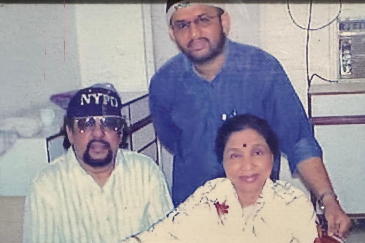 Asha Bhosle Death: Abhijeet Ghoshal Shares Rare Photo, Says ‘One Memory In Print...’