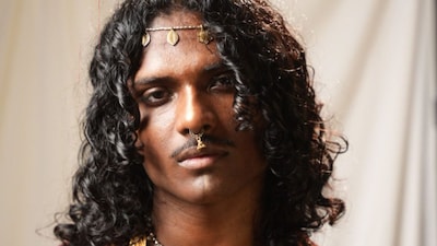 Aksomaniac’s new track ‘Amsham’ blends mythology, R&B and hip-hop to explore cosmic love, longing and the beauty of fleeting human existence.