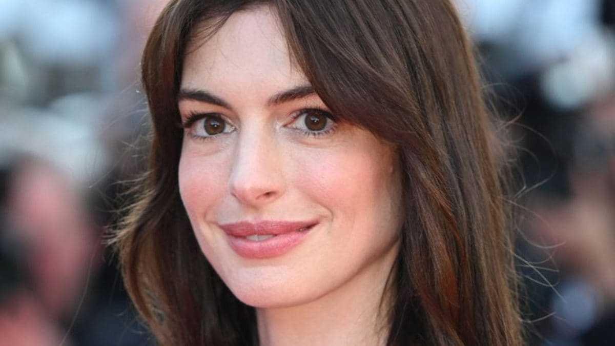 Anne Hathaway Gets Emotional at Shanghai Premiere of The Devil Wears Prada 2