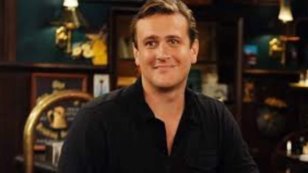When a Simple Hello Turned Into a Finnish Security Showdown – My Jason Segel Story