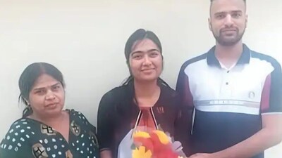 In her first attempt, Kumud Mishra secured AIR 259 and was selected for the Indian Revenue Service (IRS).