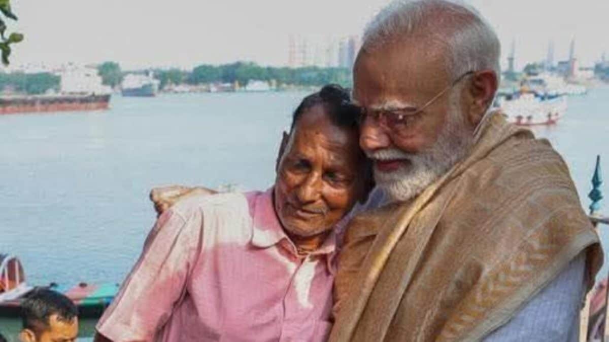'Thought I Was Dreaming': Boatman Gouranga Biswas Recounts His 40-Minute Hooghly Ride With PM Modi