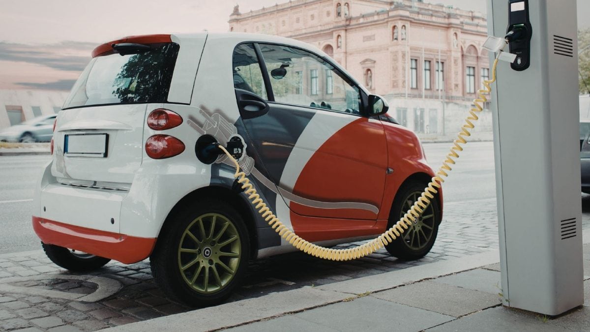 13,000 EVs Registered In Bengaluru In A Day: Tax Change, Fuel Costs Drive Surge