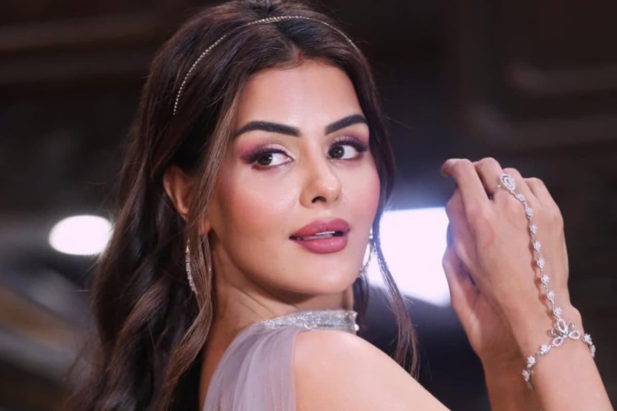 Priyanka Chahar Choudhary Joins Battleground As A Mentor, To Juggle Naagin Shoot: Report