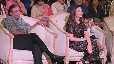 At Swati Piramal’s 70th birthday celebration, Nita Ambani surprised everyone by stepping away from her signature traditional style and embracing a sleek, modern aesthetic. (Pic courtesy: Ambani_Update)