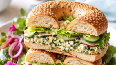 Upgrade your Easter brunch with this herb paneer bagel sandwich, packed with umami flavours, fresh crunch, and a low-sodium twist for mindful indulgence.