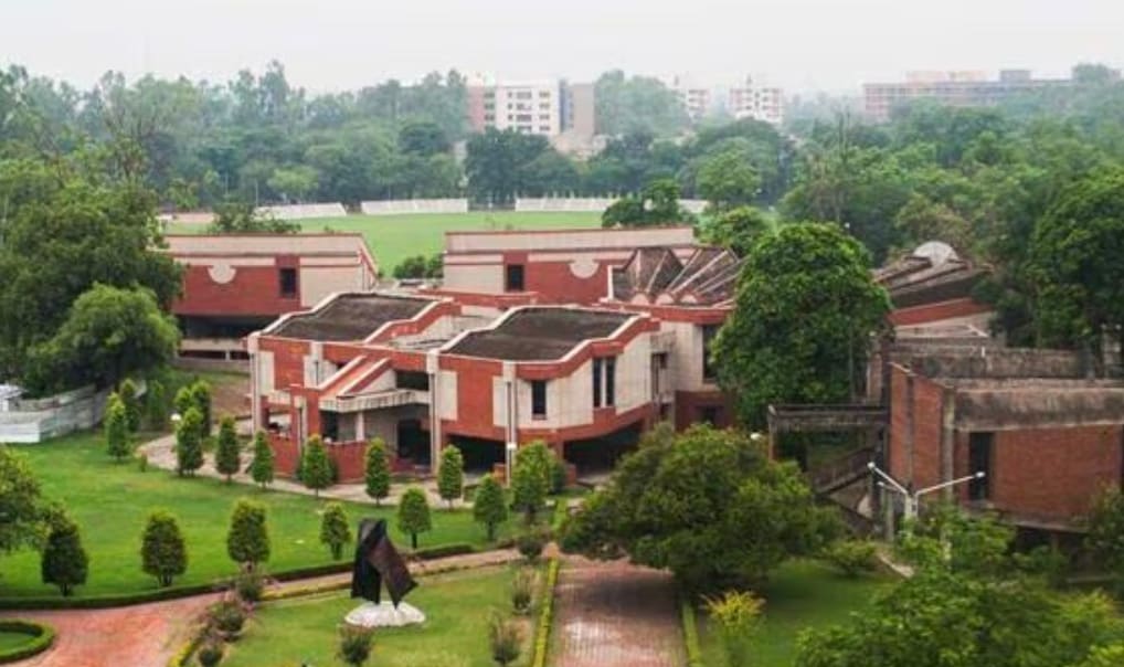 Indian Institute of Technology Kanpur: With a score of 81.82, IIT Kanpur is known for its academic rigour and strong emphasis on research and innovation.