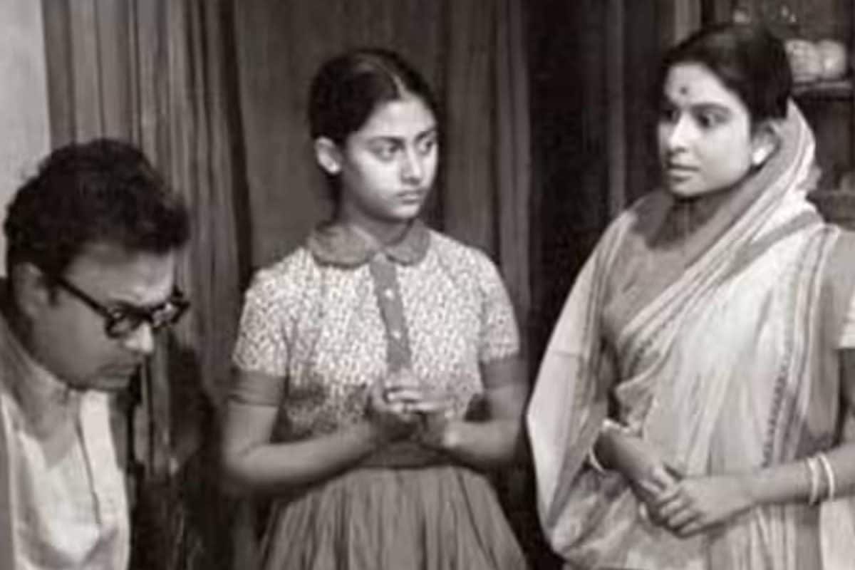 Gold Medallist From FTII, This Veteran Actor Earned A Filmfare Nomination For Her First Film