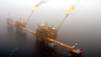 An offshore drilling platform at the Soroush oil field in the Persian Gulf, part of Iran’s key export-linked energy infrastructure near Kharg Island. (IMAGE: REUTERS FILE)