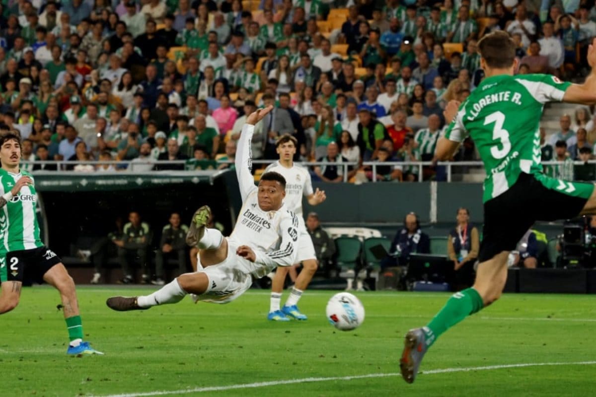 Kylian Mbappe's Hamstring Strain Effectively Ends Real Madrid's Title Hopes - Report