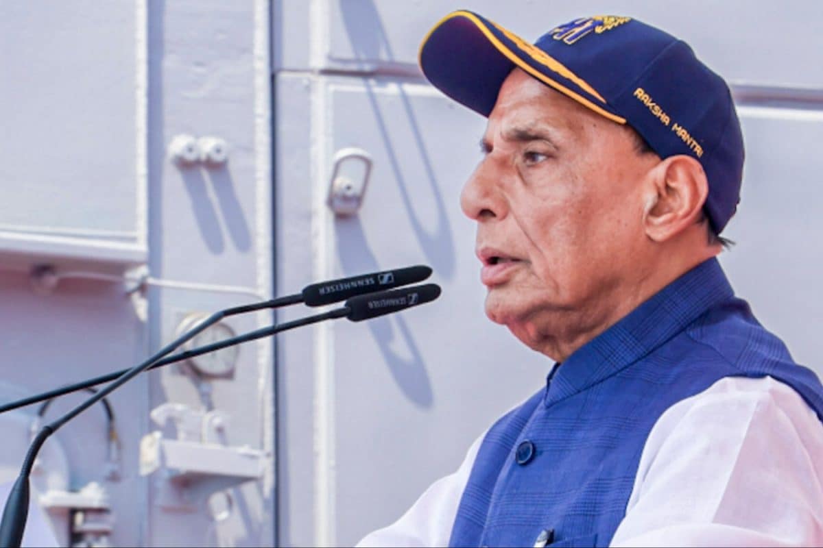 'If Pakistan Tries To Cast An Eye On Bengal': Rajnath Singh Tears Into Khawaja Asif Over Kolkata Threat