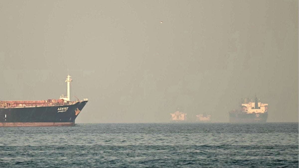 Iran Plots Alternate Shipping Lanes Around Strait of Hormuz Amid Mine Hazard