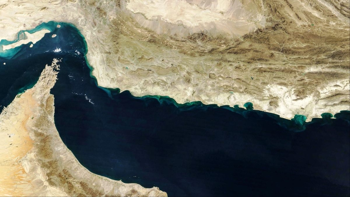 Sanctioned Supertanker Crosses Hormuz Strait 'Without Disturbance' Despite US Blockade, Claims Iran