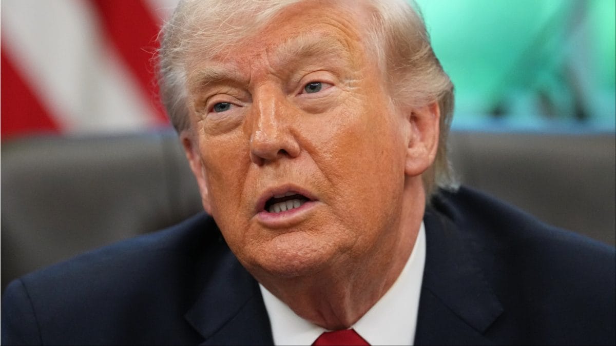 Trump Weighs 'Short And Powerful' Strike Plan Amid Deadlock To Pressure Iran For Peace Talks