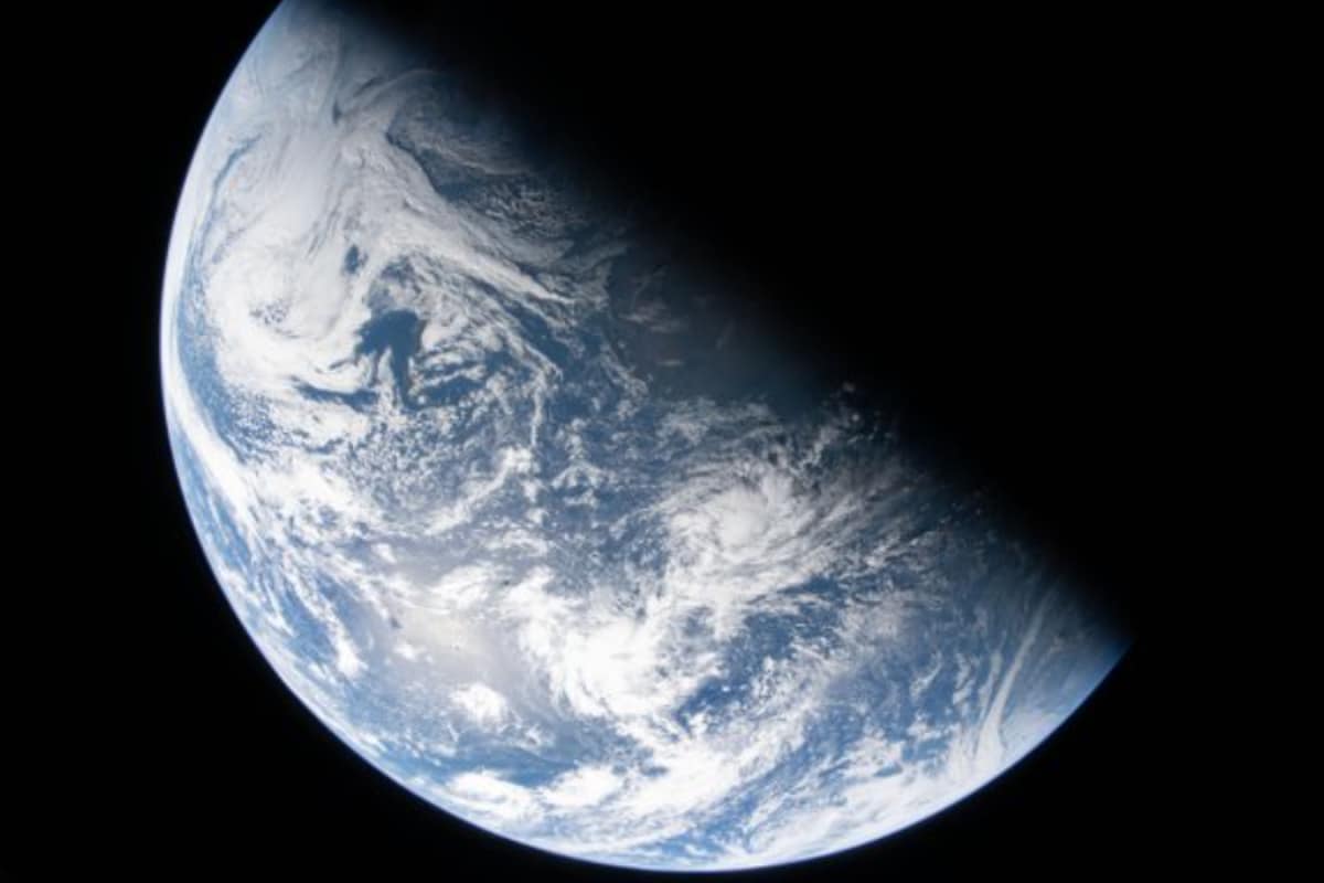 These Pictures Of Earth And Moon By NASA Artemis II Crew Will Blow Your Mind