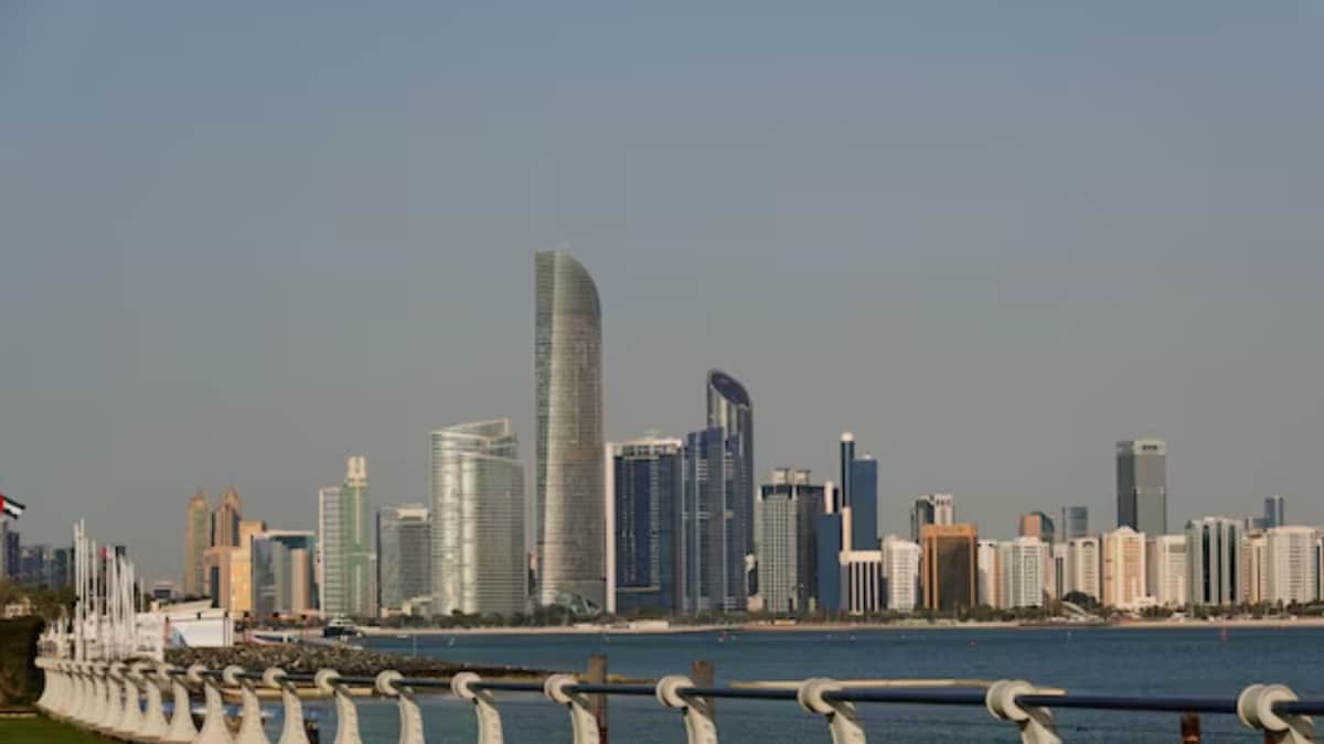 Breezy Mornings, Mild Afternoons: Why UAE's April Weather Feels Like January This Year