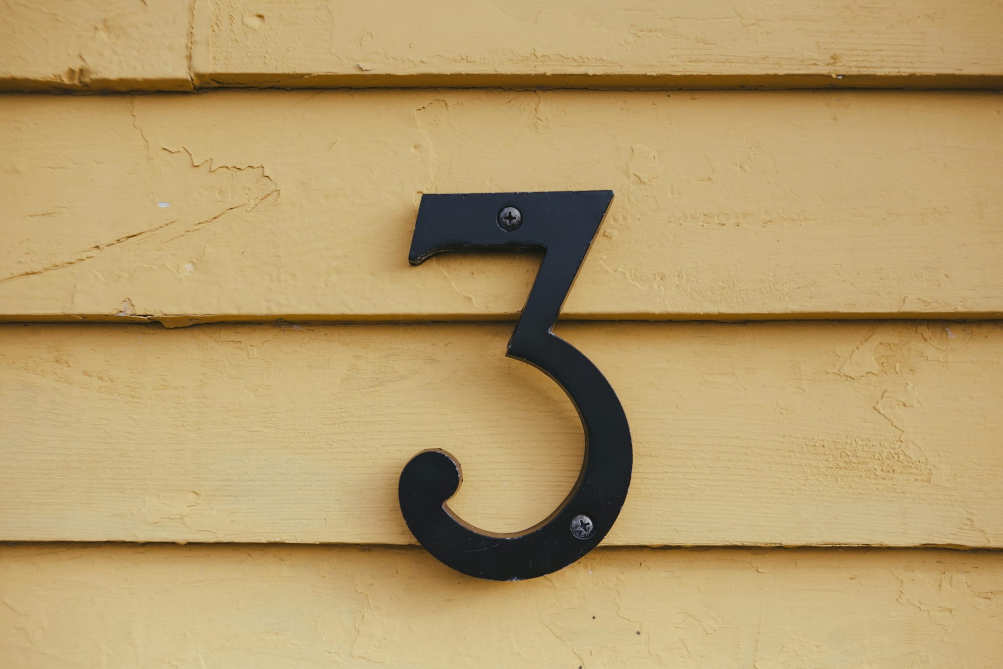 3. Number 3 (People born on 3, 12, 21, 30 of any month)Ganesha says your innate abilities may receive a significant boost from May, but only if you keep your focus. If you allow your creativity to be scattered, you will have less effect, whereas if you express yourself in a disciplined way, your results will be much higher. Writing, teaching, speaking, marketing, and creative presentations are some of the areas that will make people notice you this month. Don't wait for inspiration to strike; if you plan beforehand, it will. Mid-month conversations can result in some unexpected career opportunities. It will be more effective to be genuine than to perform. When your message is understood, recognition will follow naturally. Your ability to manage your creativity will be reflected in your earnings. Setting a defined price and delivery method will be the most effective way to sell your expertise. Keeping a record of your expenses is advised because money can come and go. Avoid the temptation to spend money on looks that won't pay off. Moreover, if you invest in learning or tools that will make your skills better, the return on your investment will be steady. Having a clear vision of your finances will give you the confidence you need. Being orderly will lead to wealth. Regarding relationships, the monthly numerology number prediction indicates that your charm will be at its peak, but be sure to back it up with emotional depth. Do not use humor as a substitute for honesty. Couples will reconnect through shared creative or social activities. If you’re single, you may have multiple people attracted to you; hence, you should be very careful. Being clear in communication will save you from getting confused emotionally. Talk openly about your intentions.