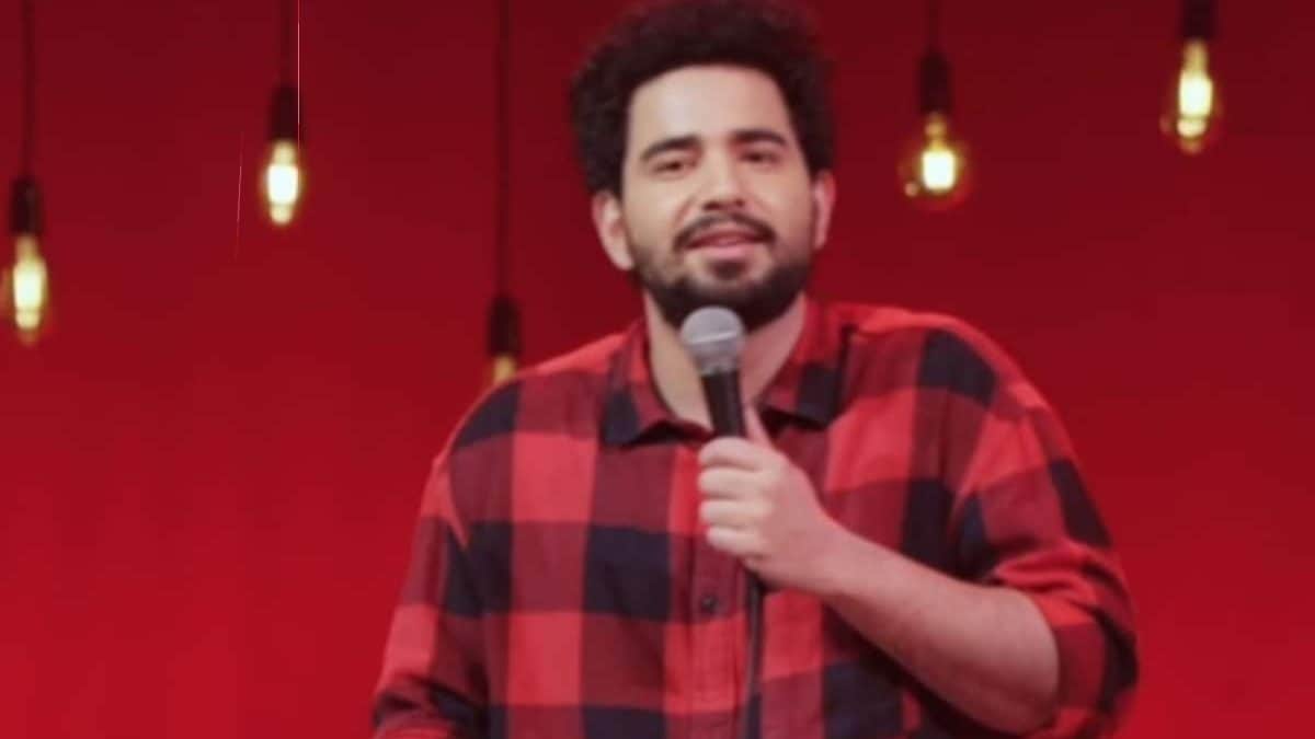 Samay Raina on stage during a live performance