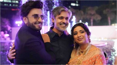 Shreya Ghoshal shares pic with Ranveer Singh