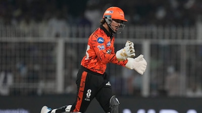 Sunrisers Hyderabad's captain Ishan Kishan, right, celebrates the wicket of Kolkata Knight Riders' Finn Allen, left, during the Indian Premier League cricket match between Kolkata Knight Riders and Sunrisers Hyderabad in Kolkata, India, Thursday, April. 2, 2026. (AP Photo/ Bikas Das)