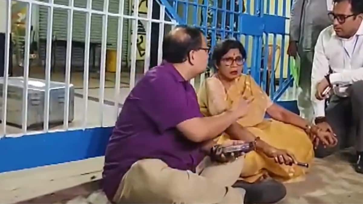 EC Says Allegations Of Irregularities In Kolkata Strongroom Have No Merit After TMC Sit-In